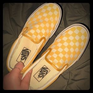 yellow & white checkered vans !! 💛🤍
